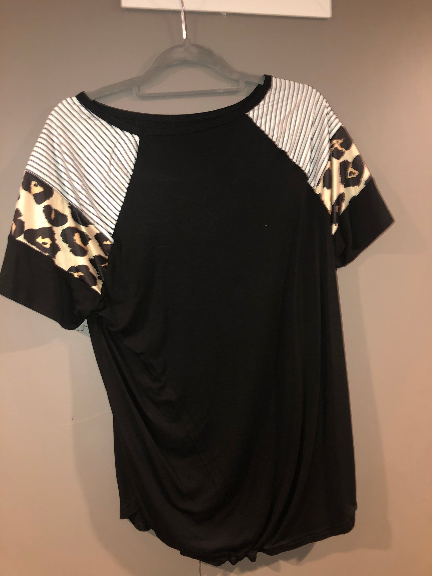 Stripe leopard T-shirt , black , white